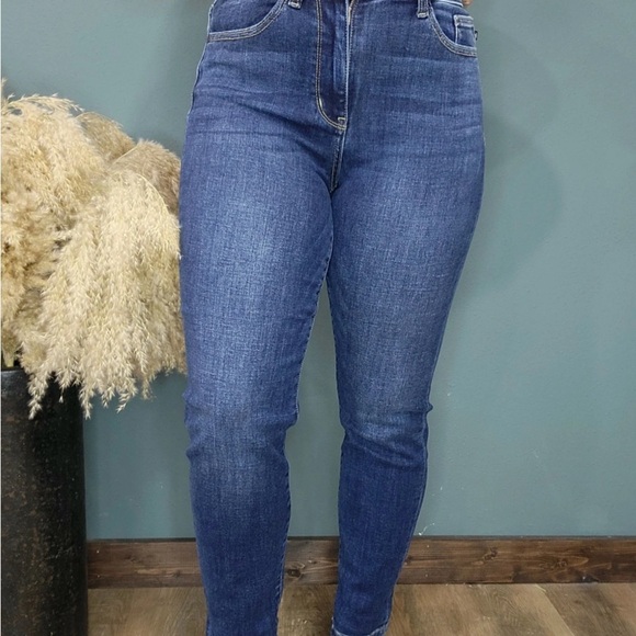 Judy Blue Women's Blue high rise Skinny crop - Picture 2 of 7